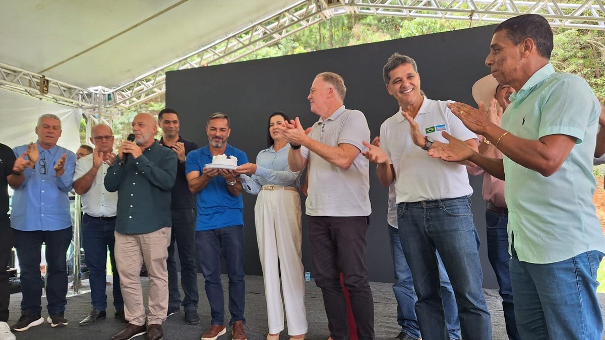 ‘Coringa’ do governo Casagrande, Tyago Hoffmann ganha ‘Parabéns pra você’ em mais uma entrega da Saúde