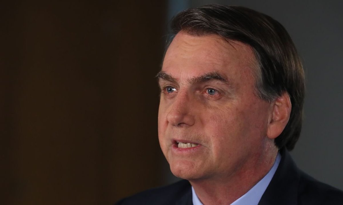 Bolsonaro muda o tom, fala em união com governadores e reconhece:  "Estamos diante do maior desafio da nossa geração"