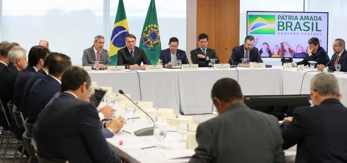 O ‘SERVIÇO DE INTELIGÊNCIA’ PESSOAL DE BOLSONARO: Policiais que repassam informações sigilosas para o Presidente estão cometendo crimes