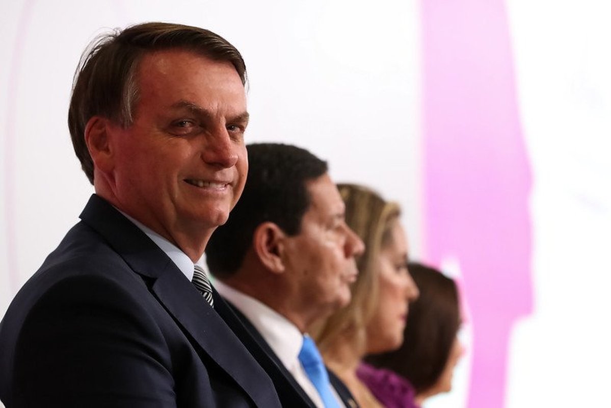 Maioria da população é contra o Presidente apoiar ou convocar protestos contra o Congresso Nacional