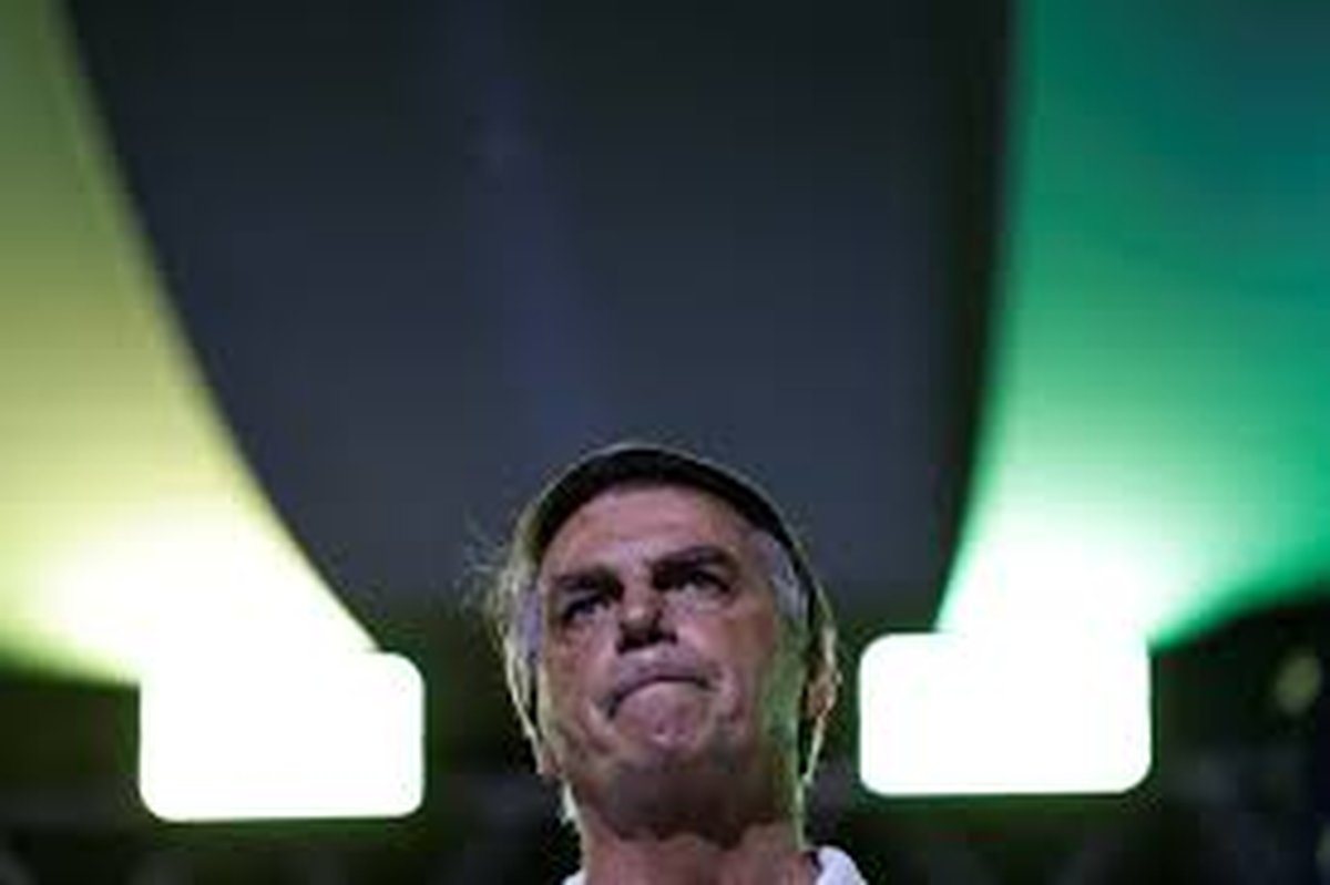 Advogado de Bolsonaro afirma que ex-presidente seria traído por militares acusados de tentativa de golpe de Estado