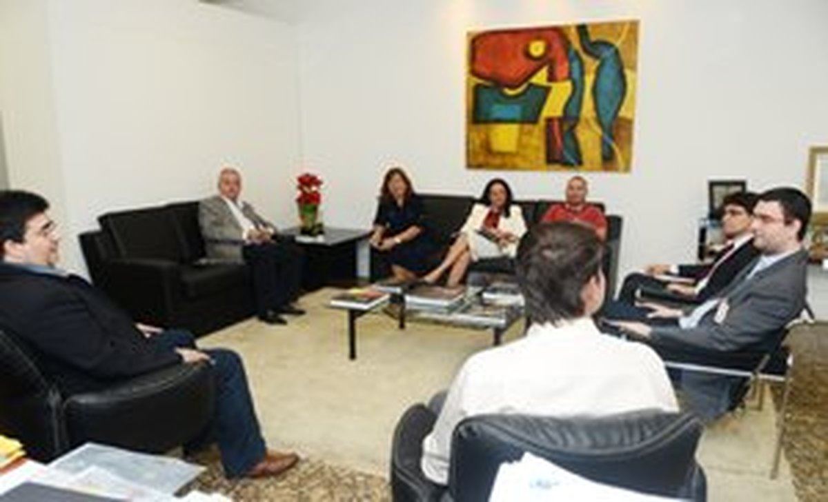 Pedro Valls Feu Rosa e Marcelo Nolasco anunciam que Vitória vai ter botão de pânico para mulheres vítimas de violência doméstica