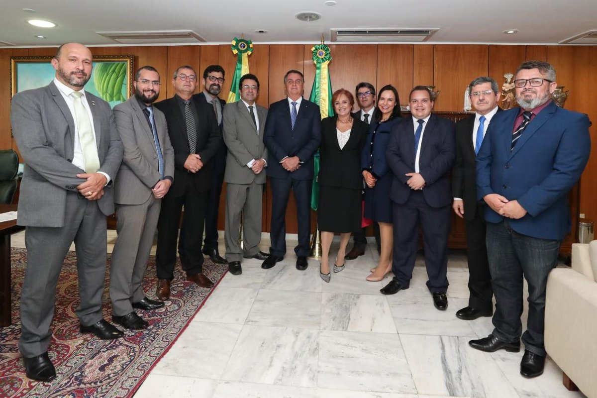 Marcha da Família Cristã entrega a Bolsonaro ‘Carta’ em favor do voto impresso auditável