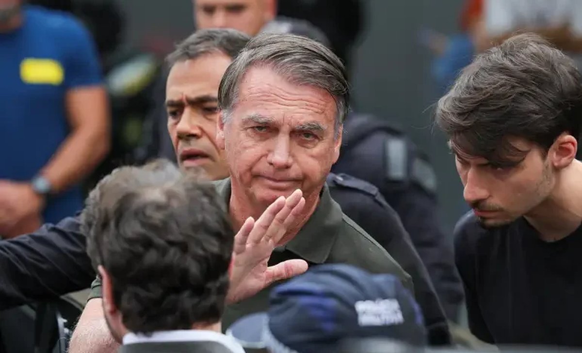 Moraes determina transferência de Bolsonaro para Papudinha