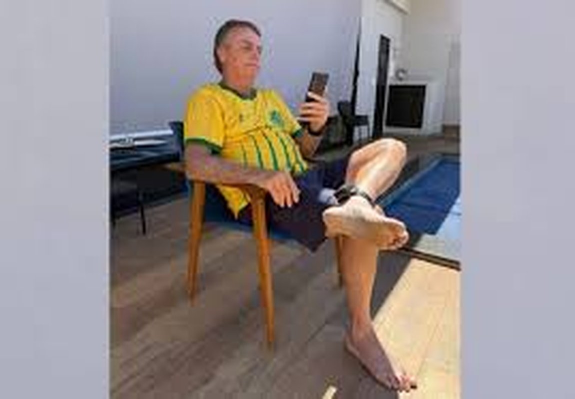 Moraes diz que Bolsonaro ignora e desrespeita o Supremo; defesa afirma que foi surpreendida com prisão domiciliar e vai recorrer