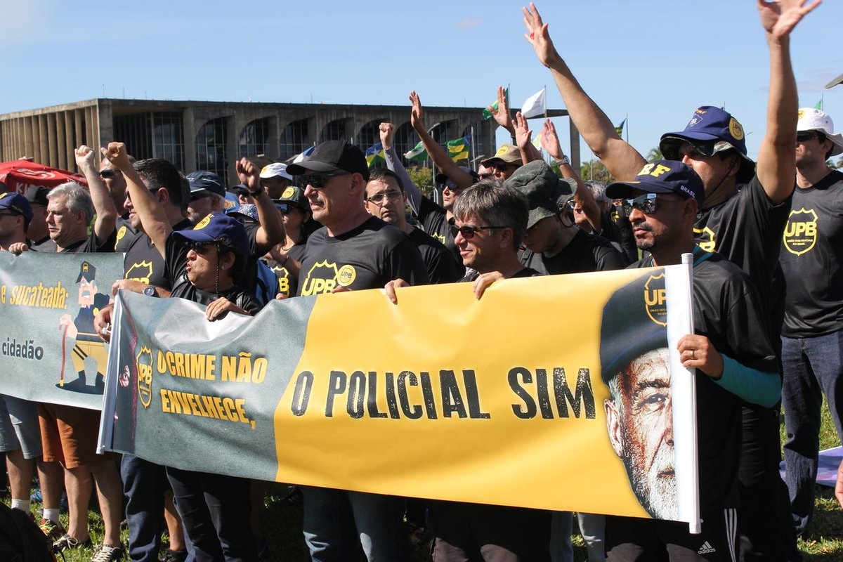 Sindipol, Agenpol e Aepes participam, em Brasília, de manifestação contra Reforma da Previdência