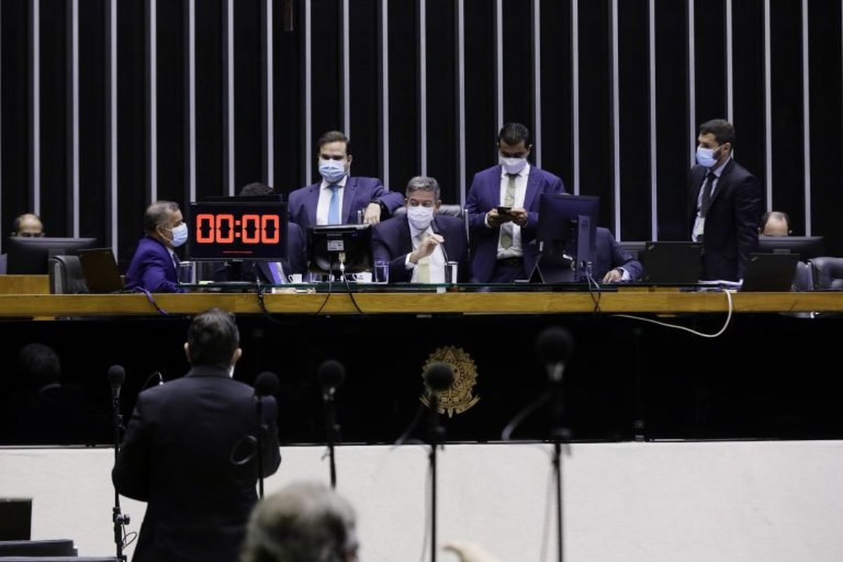 PEC Emergencial: Câmara confirma promoção e progressão na carreira dos policiais, mas desobriga Estados e Municípios a concederem reajuste salarial