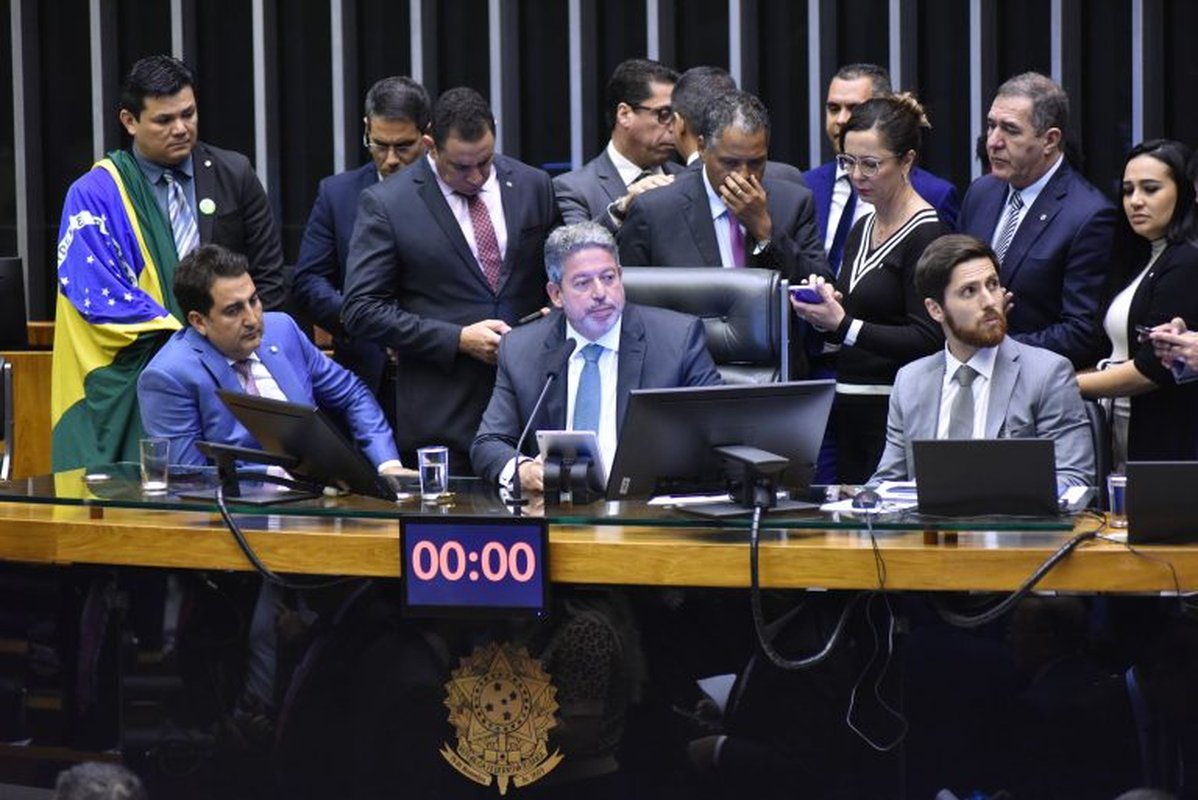 Projeto das fake news tem urgência aprovada e irá a voto na próxima terça-feira