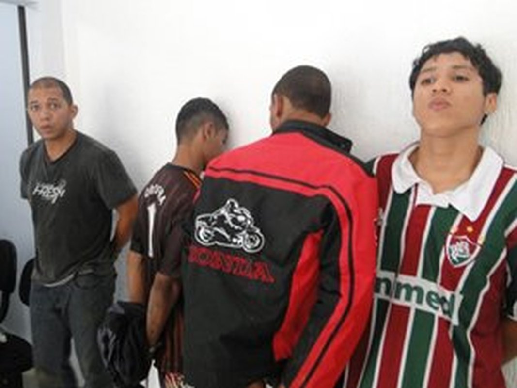 Assaltantes saqueiam casa de empresário e violentam sexualmente mulher  grávida de seis meses: o que merecem esses bandidos?