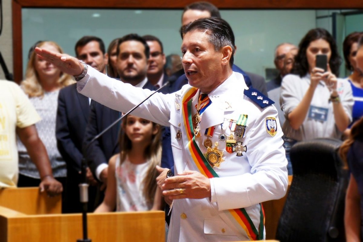 Capitão Assumção volta a desafiar a Justiça e é obrigado a retirar do ar mensagens ofensivas contra o governador