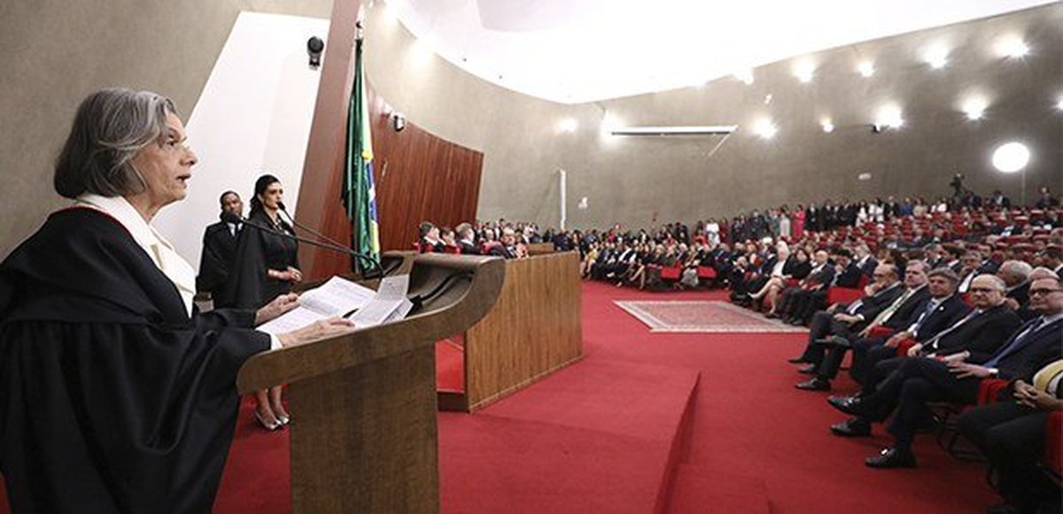 Cármen Lúcia assume TSE com discurso contra “algoritmo do ódio” e medo nas eleições de 2024