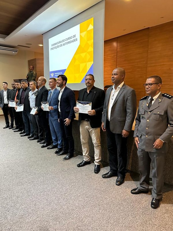 CASA MILITAR REALIZA SOLENIDADE DE FORMATURA DO SEXTO CURSO DE PROTEÇÃO DE AUTORIDADES