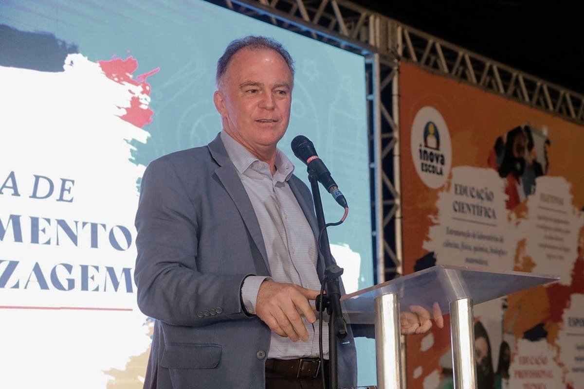 Casagrande elogia equipe, enaltece “energia positiva” dos profissionais da educação e afirma estar feliz em governar o Espírito Santo
