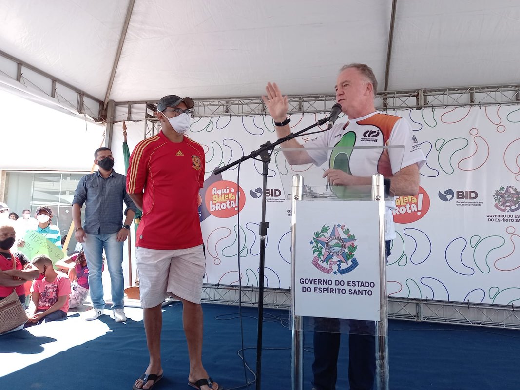 Casagrande usa diálogo e convence moradores a acabar com protesto contra prefeito de Vila Velha