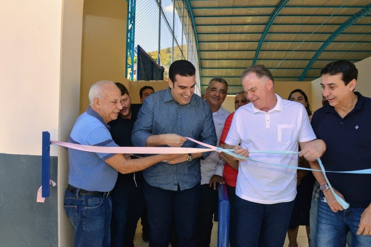Diferente de Hartung, Casagrande inaugura obra em João Neiva e garante que seu governo trabalha sem reclamar da crise