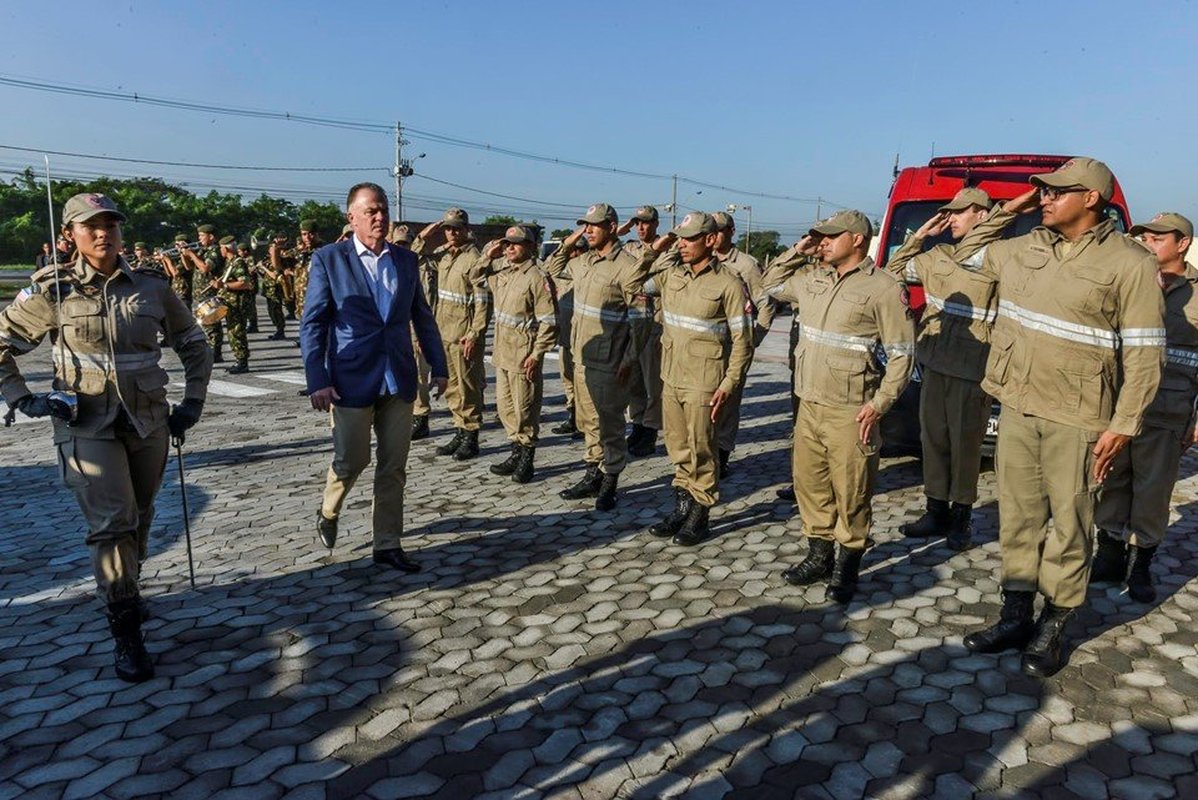 Casagrande inaugura em Vila Velha quartel do Corpo de Bombeiros que ele idealizou em 2012