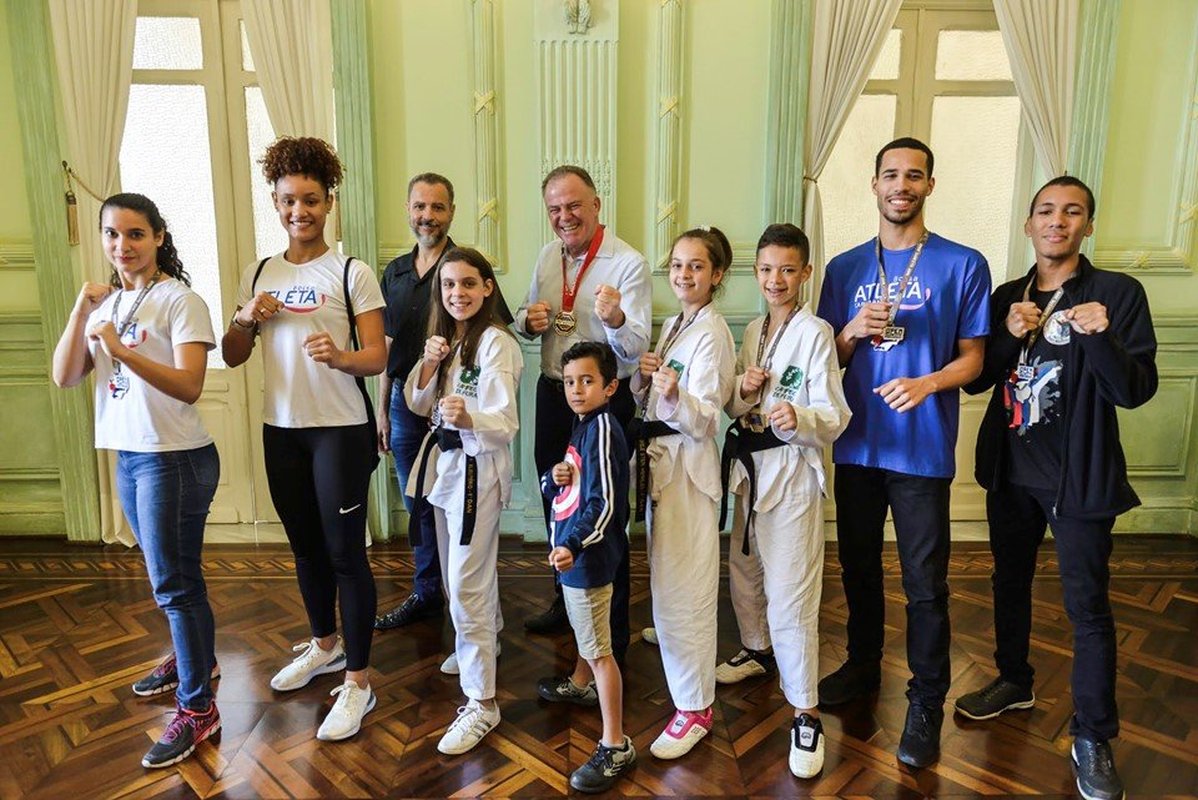 Governador recebe medalhistas do taekwondo e enaltece os programas de incentivos da Sesport