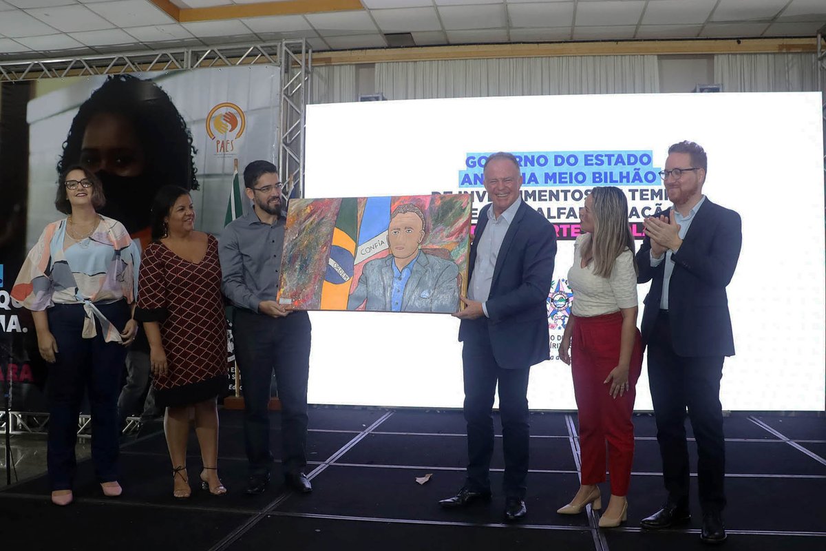 ‘O livro é a nossa principal arma’, diz Casagrande ao anunciar investimento de R$ 588 milhões para educação nas 78 cidades capixabas