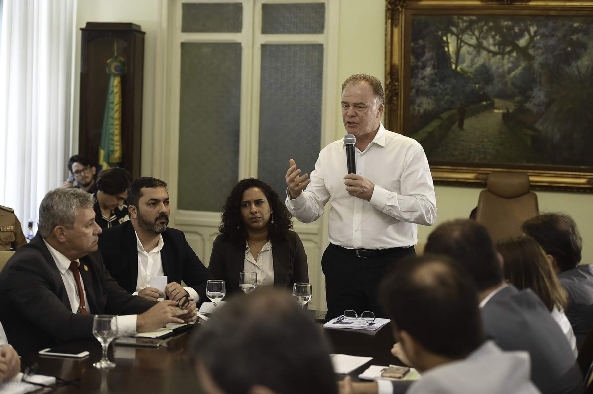 NOVAS AÇÕES DO ESTADO PRESENTE VÃO BENEFICIAR AS COMUNIDADES MAIS VIOLENTAS DO ESPÍRITO SANTO: Governo vai oferecer estágios e cursos de graça para jovens de 140 bairros conseguirem emprego