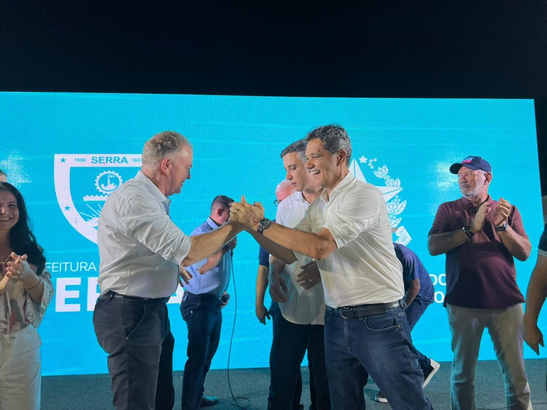 Renato Casagrande dispara em pesquisa para o Senado