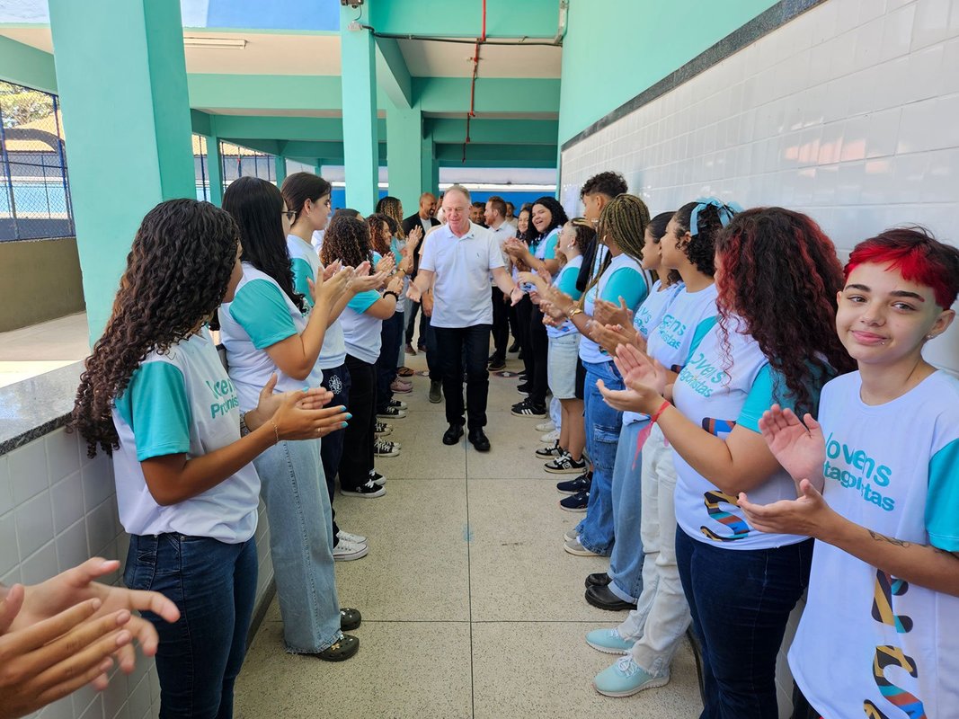 Governador e família se emocionam com homenagem feita ao ‘Seu Augusto Casagrande’ na abertura do ano letivo em Vitória