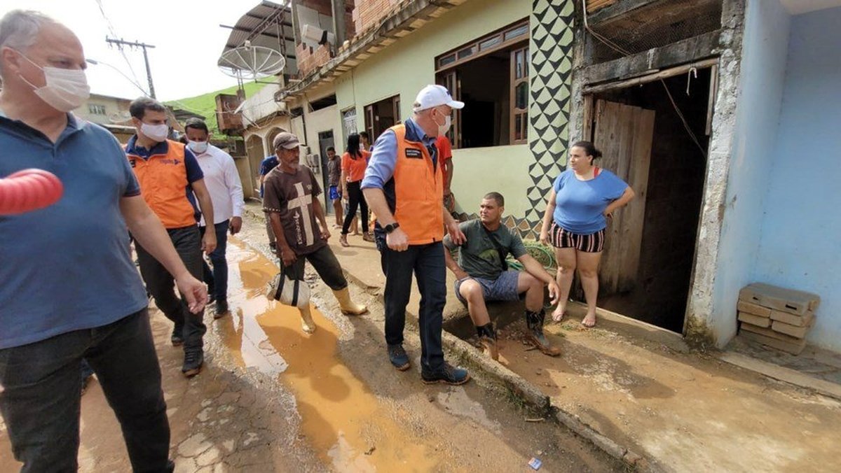 Cidade castigada pelas chuvas: Governador visita Alegre e anuncia medidas para mitigar efeitos das chuvas