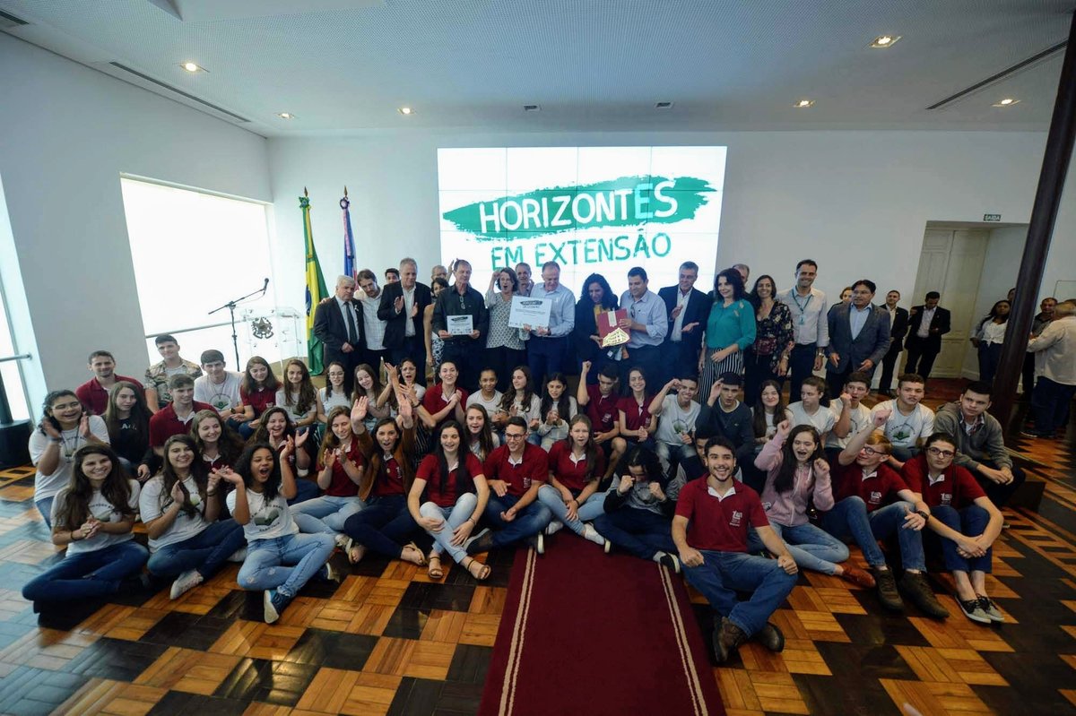 Governador se emociona no encerramento do Projeto HorizontES em Extensão