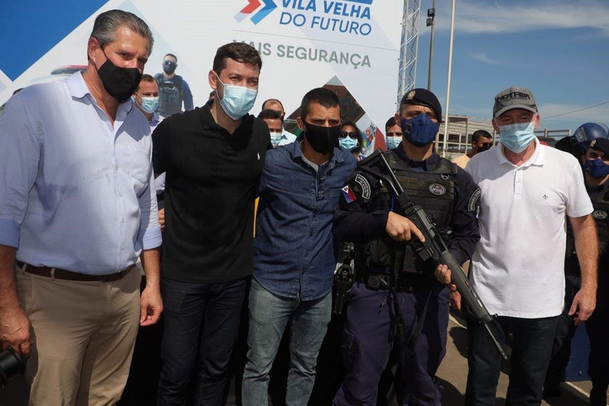 Casagrande investe na infraestrutura urbana e faz doação de armas de fogo para a Guarda Municipal de Vila Velha