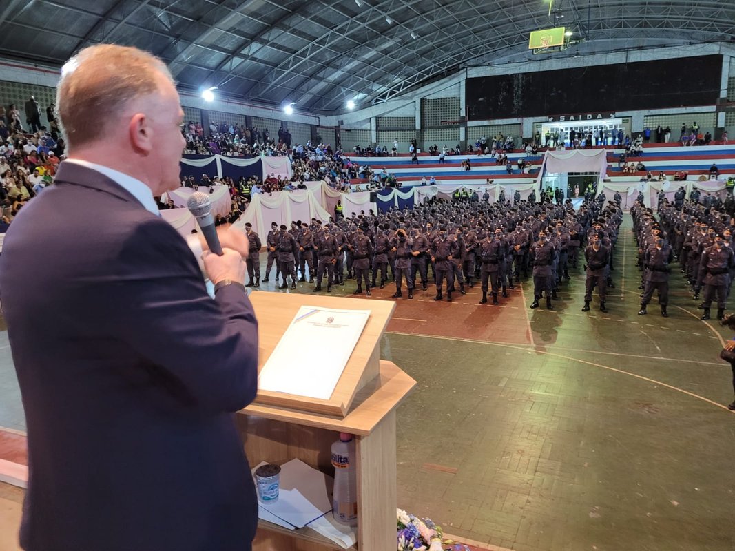 Seis anos depois que Governo Hartung foi vaiado por 5 mil familiares de jovens militares, Casagrande é aplaudido e anuncia mais 440 vagas para soldados em concurso da PM