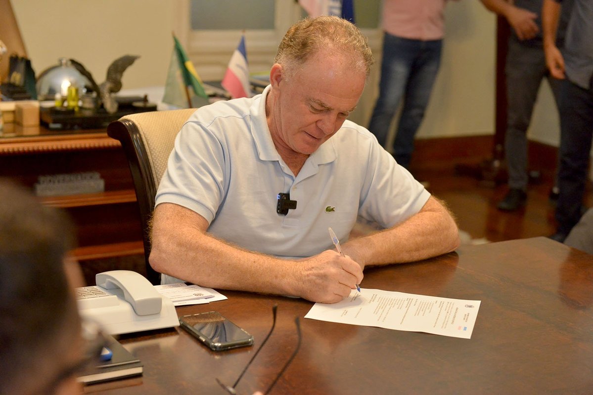Casagrande anuncia abono salarial de R$ 1.500,00 para servidores públicos e ‘Bônus Fundeb’ para todos os profissionais da Educação