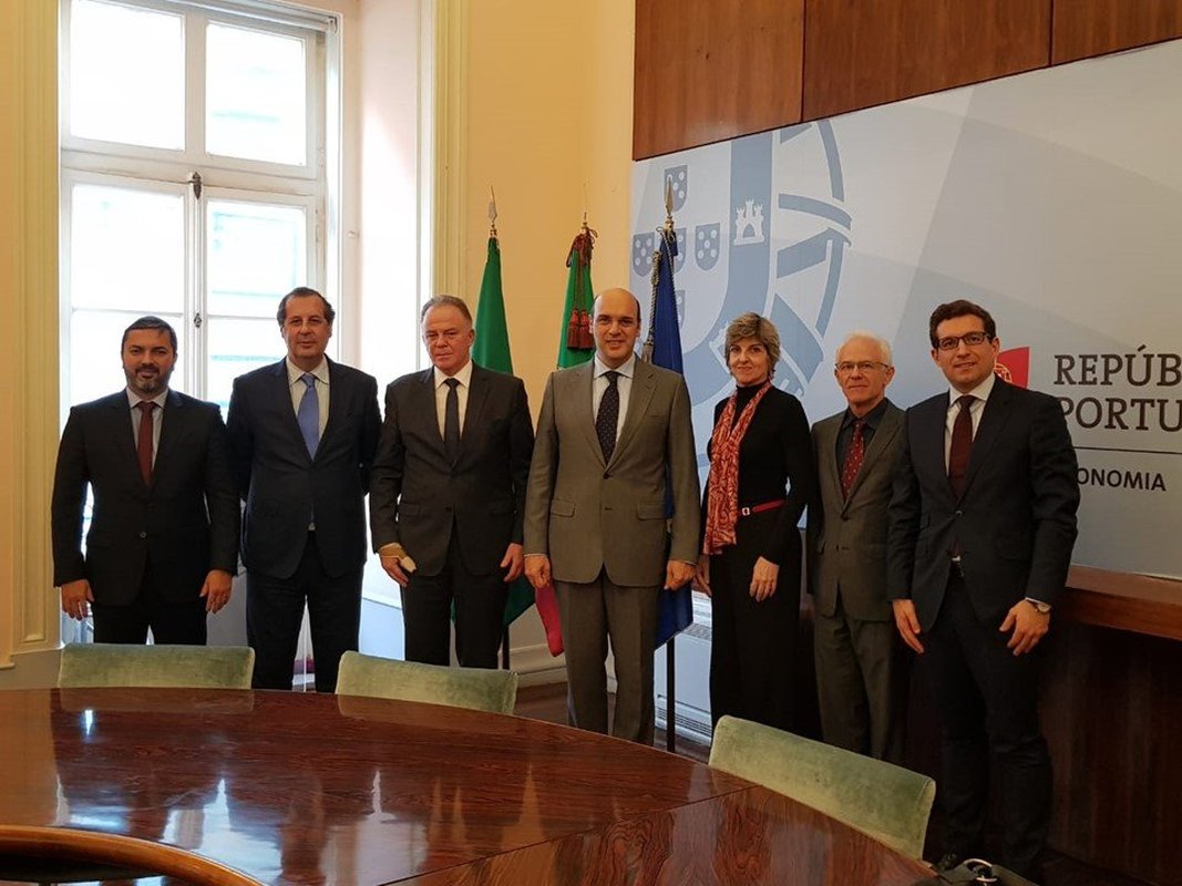 Casagrande se reúne com ministro da Economia de Portugal e reassume o cargo no domingo
