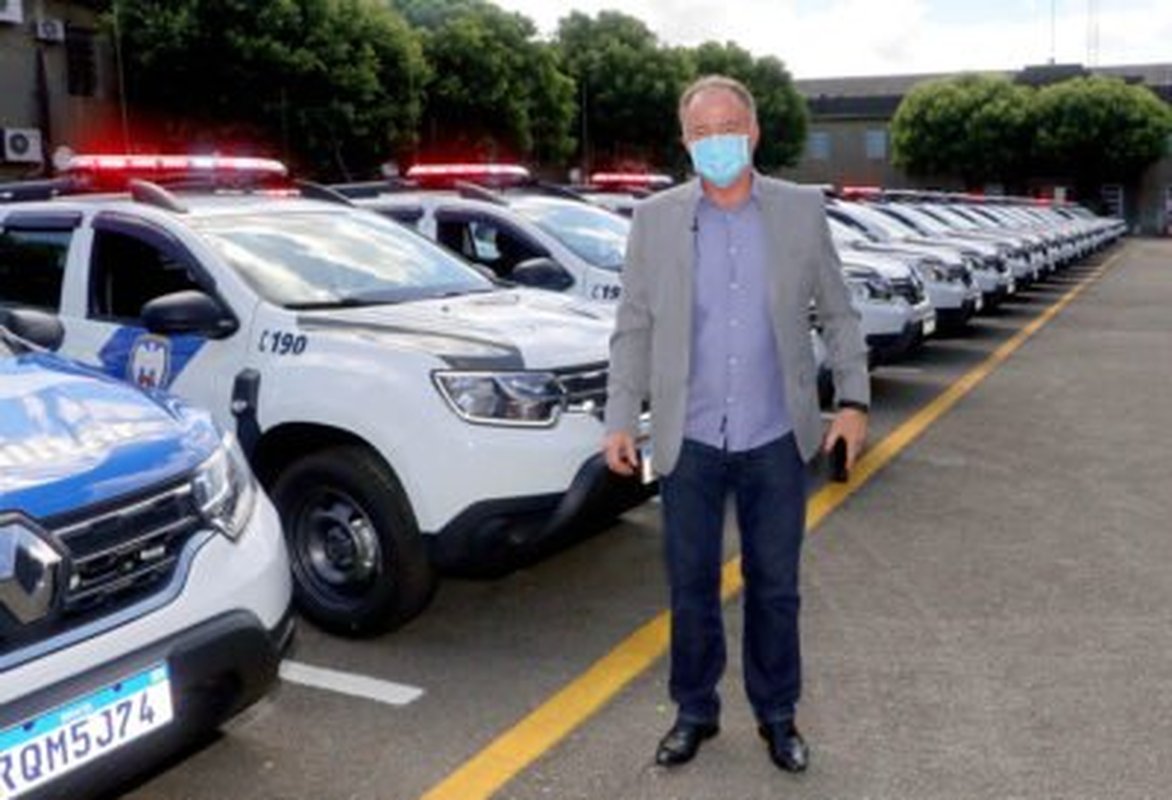 Casagrande entrega 124 novas viaturas à Polícia Militar e anuncia outros 300 veículos para a segurança pública