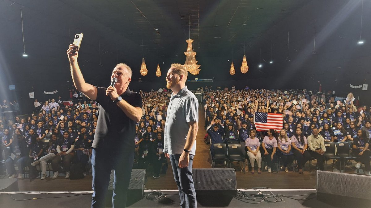 Antes da viagem dos sonhos, estudantes agradecem governador capixaba: ‘Big House, eu te amo’