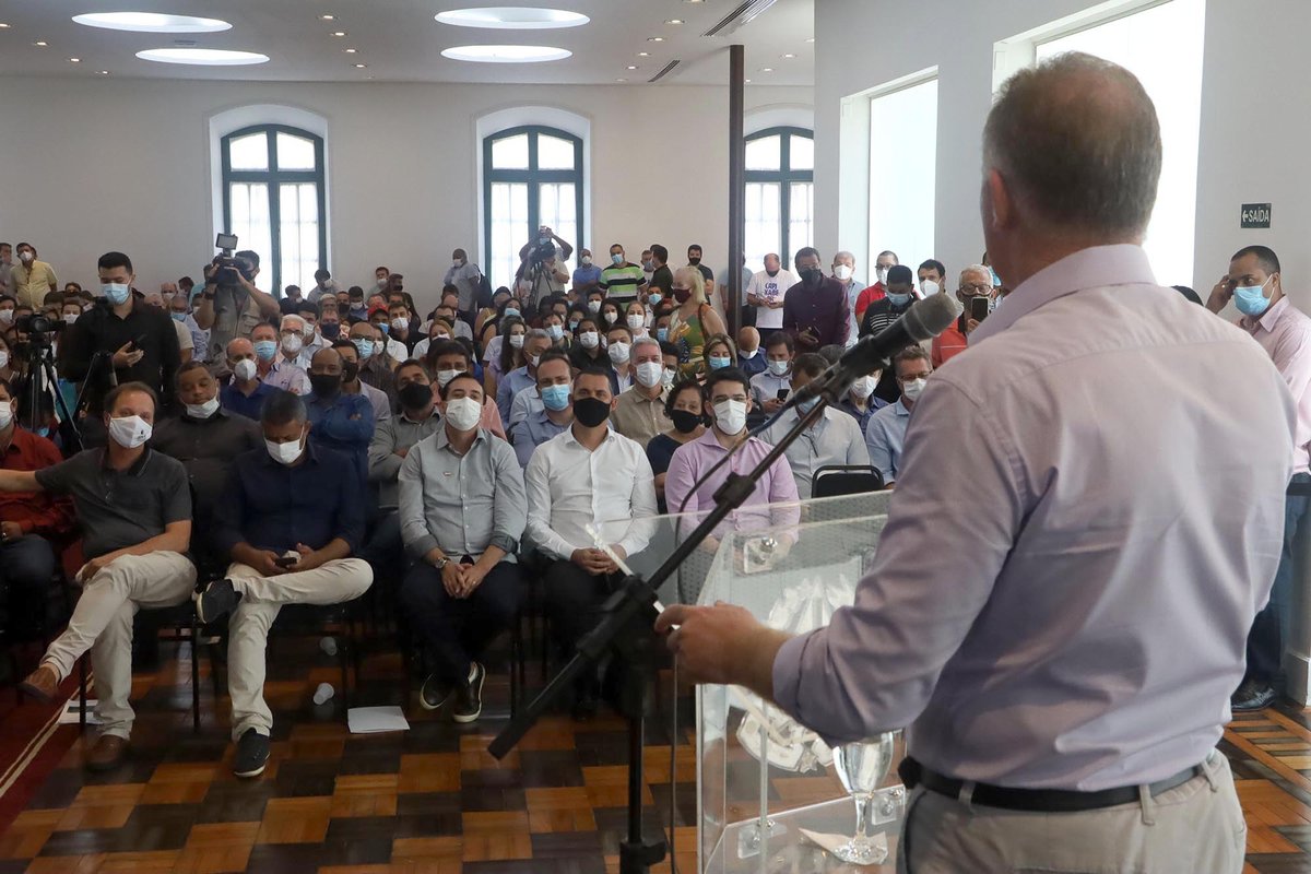 ‘AS OBRAS MUDAM A VIDA DAS PESSOAS’: Casagrande anuncia construção de 43 novas quadras poliesportivas e obras de infraestrutura em municípios capixabas