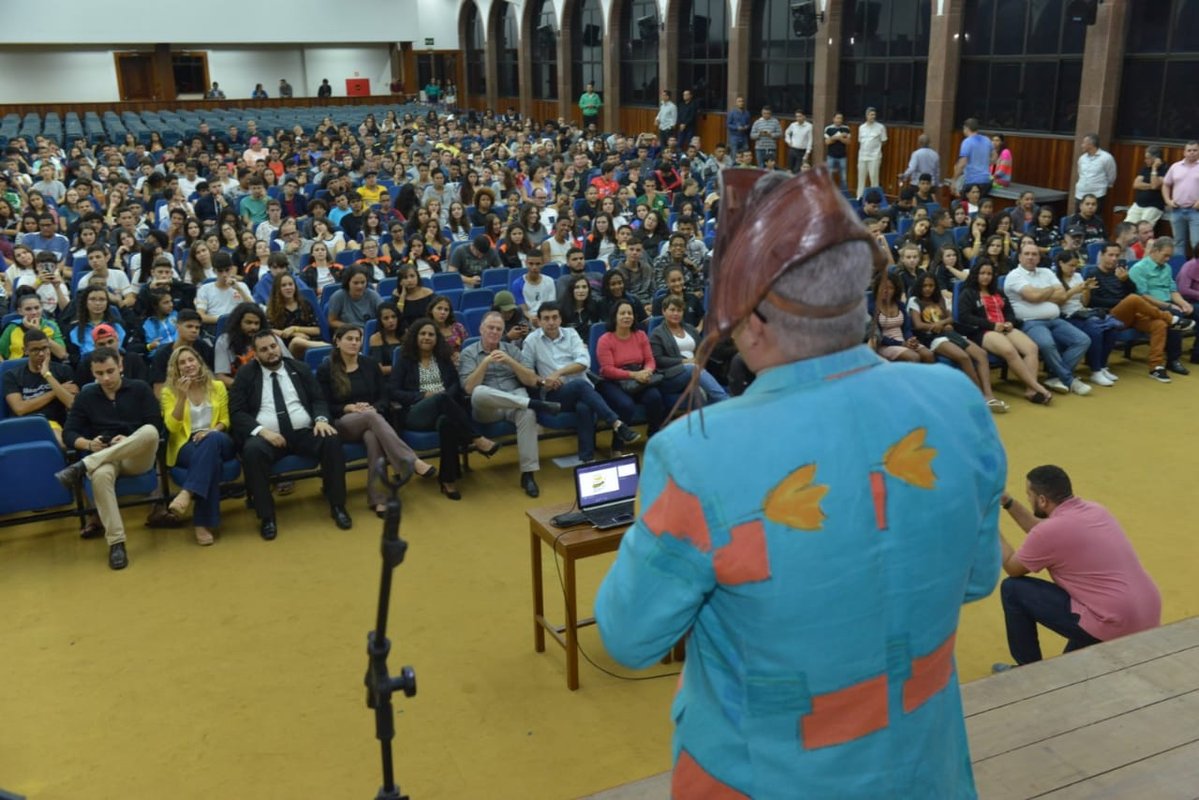 Governador visita atletas que participam dos Jogos Escolares Capixabas