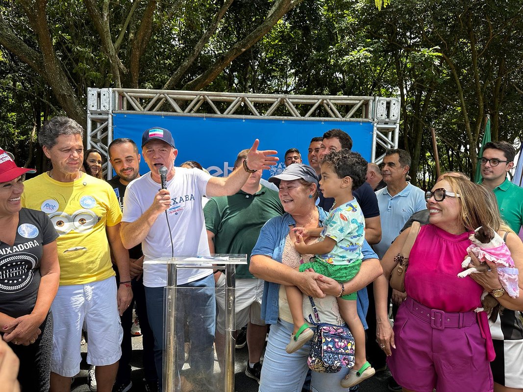 Mesmo não podendo concorrer, Casagrande lidera pesquisa para Governo do Estado