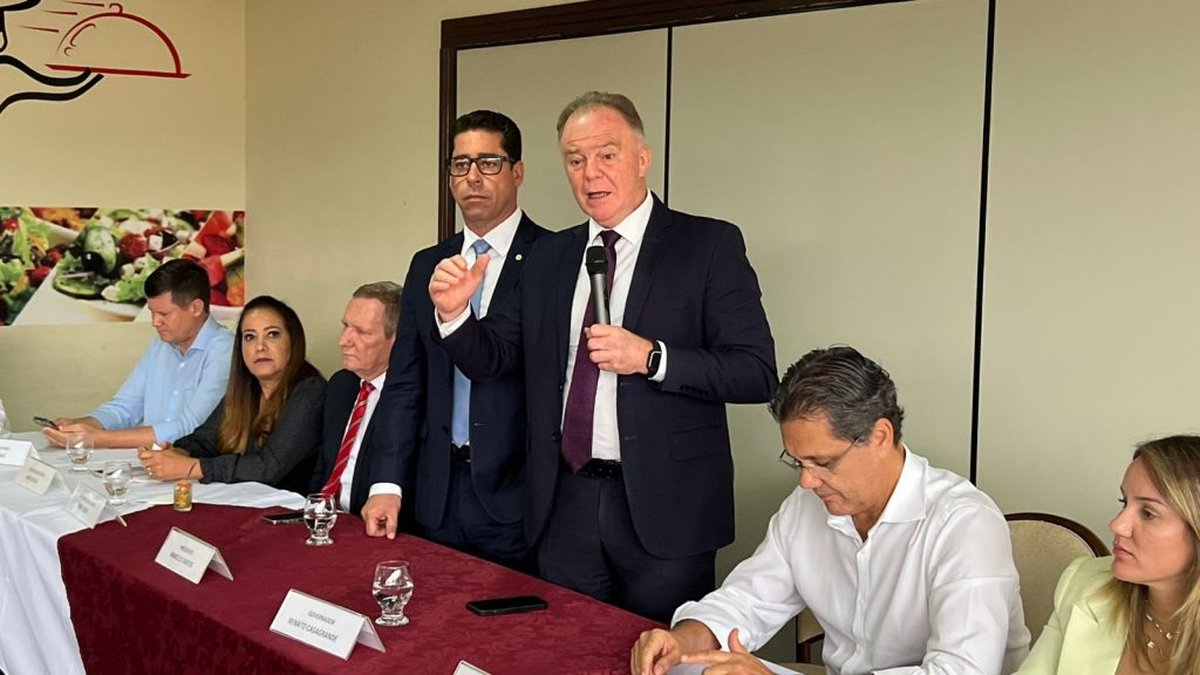 Em almoço histórico na Ales, governador destaca fortalecimento dos Poderes e união para enfrentar desafios