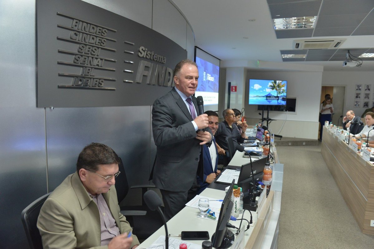 Governador fala sobre os desafios da economia em palestra na Findes
