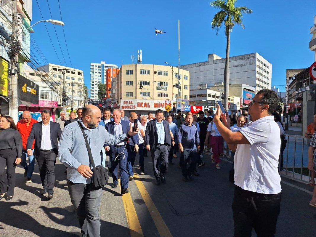 Povo reconhece que Cariacica vive nova história e aplaude governador e prefeito no aniversário da cidade
