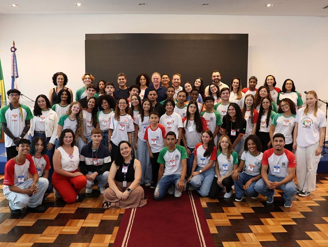 Governador recebe no Palácio Anchieta Comitê Estadual de Líderes de Turma 2025
