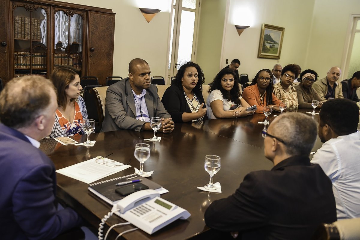 Casagrande assina Projeto de Lei que reserva 20% de vagas para negros e negras em concursos públicos no Espírito Santo