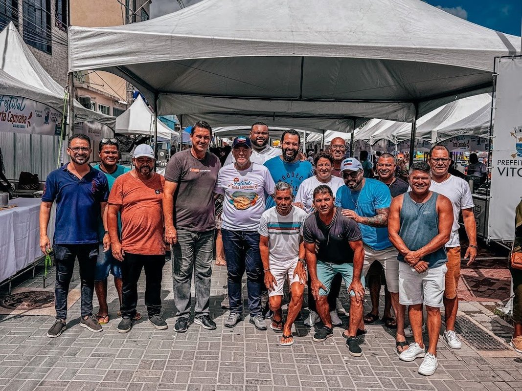 Maior liderança política do Estado, Casagrande visita Festival da Torta Capixaba em Vitória e é reverenciado pela população