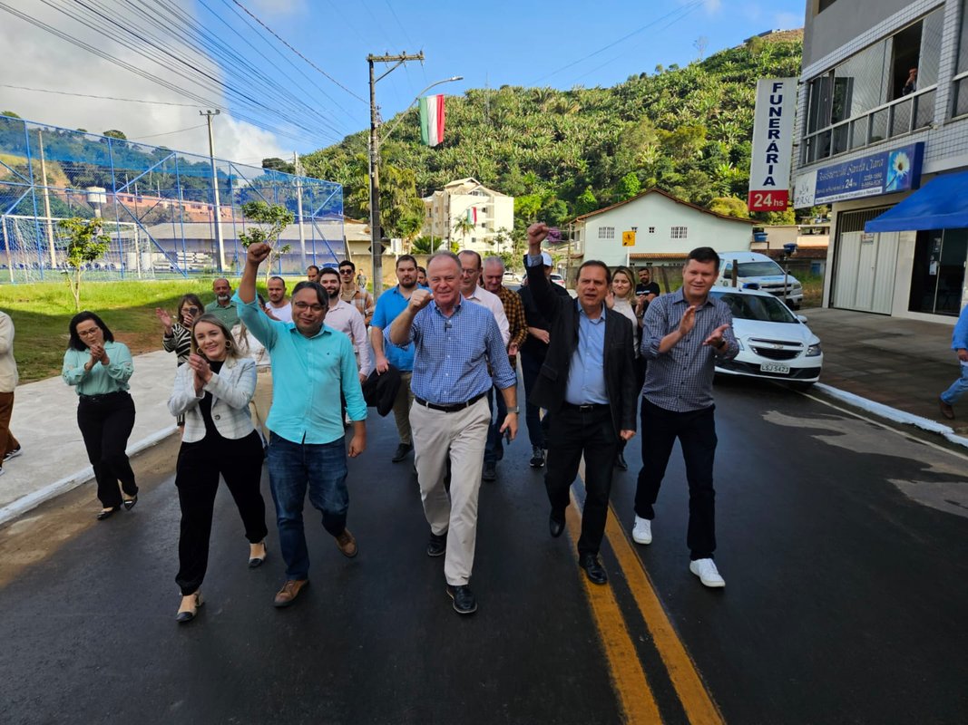 Governador entrega obras em Santa Teresa e anuncia reconstrução de Mimoso do Sul