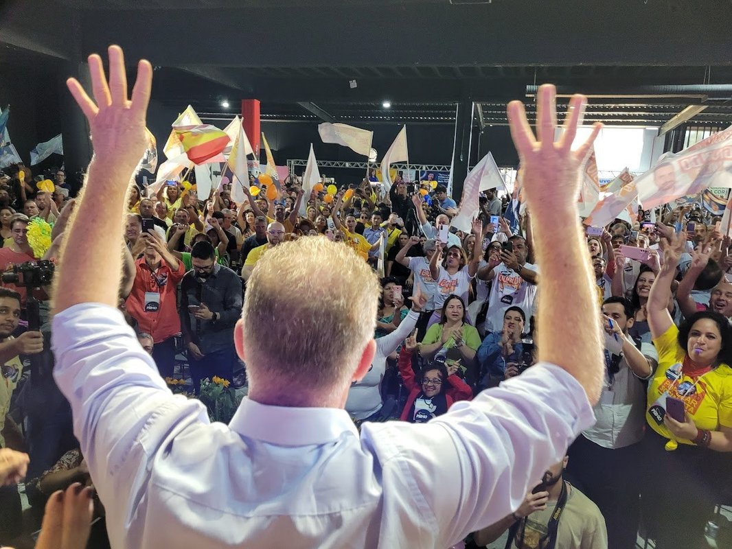 Aclamado por mais de 3 mil lideranças políticas, Casagrande indica os novos caminhos para o Espírito Santo continuar crescendo