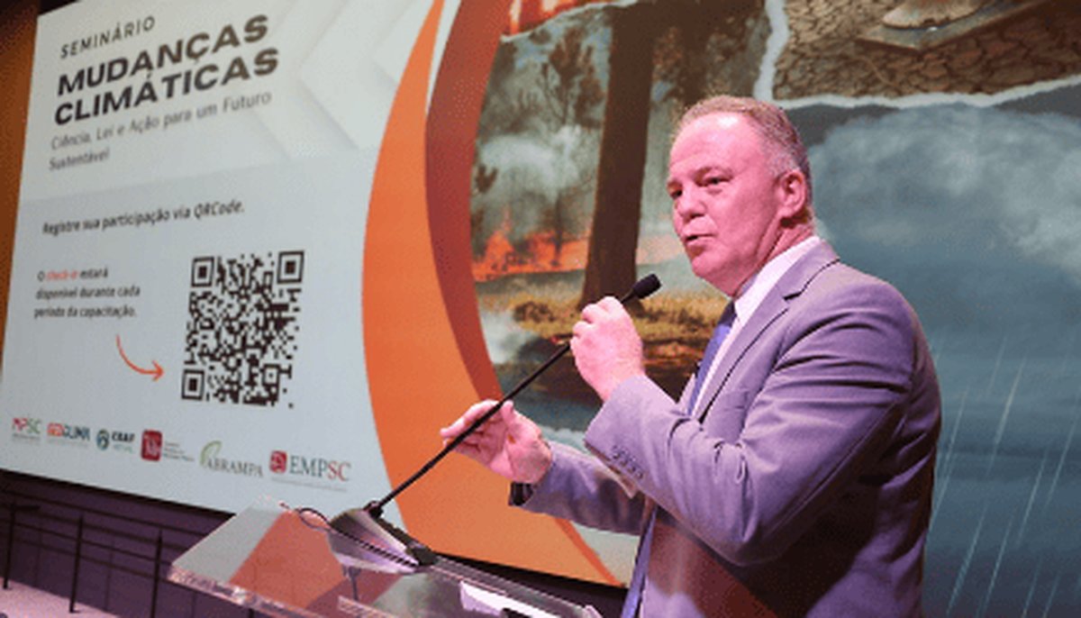 Casagrande defende, em palestra em Florianópolis, responsabilidades de todos no enfrentamento das mudanças climáticas