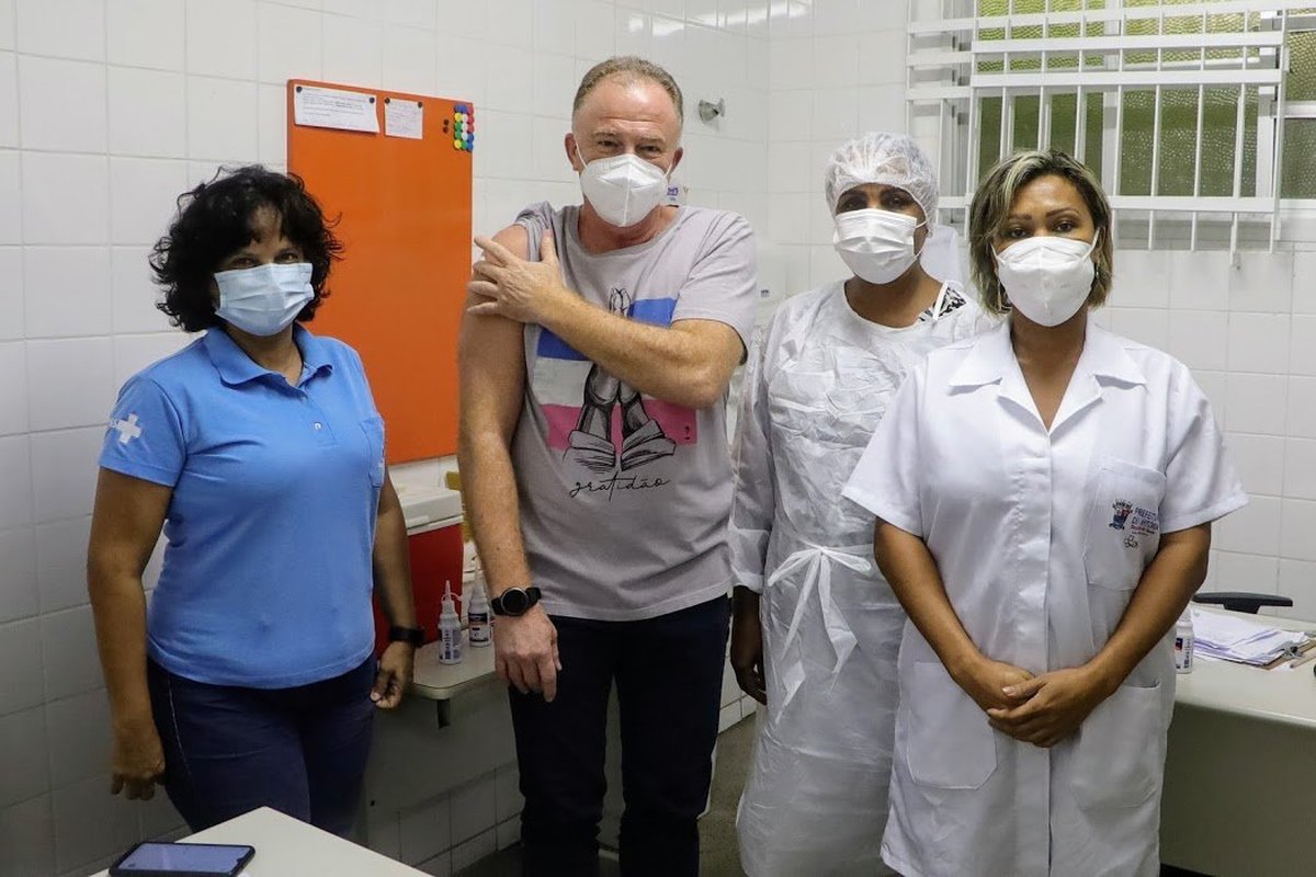 Governador do Espírito Santo recebe primeira dose da vacina contra a Covid