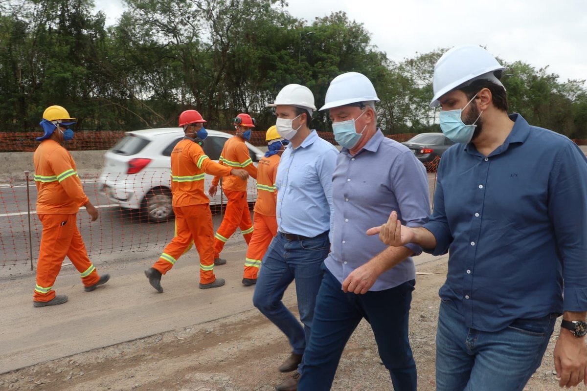 Casagrande visita obras que o Governo do Estado está dando de presente para Vitória