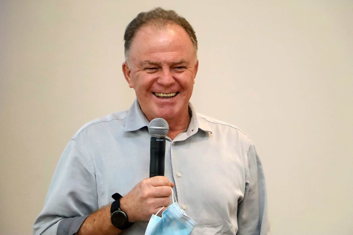 Com avaliação positiva de 80% dos capixabas, Casagrande lidera corrida para vencer eleição em 2022, diz pesquisa