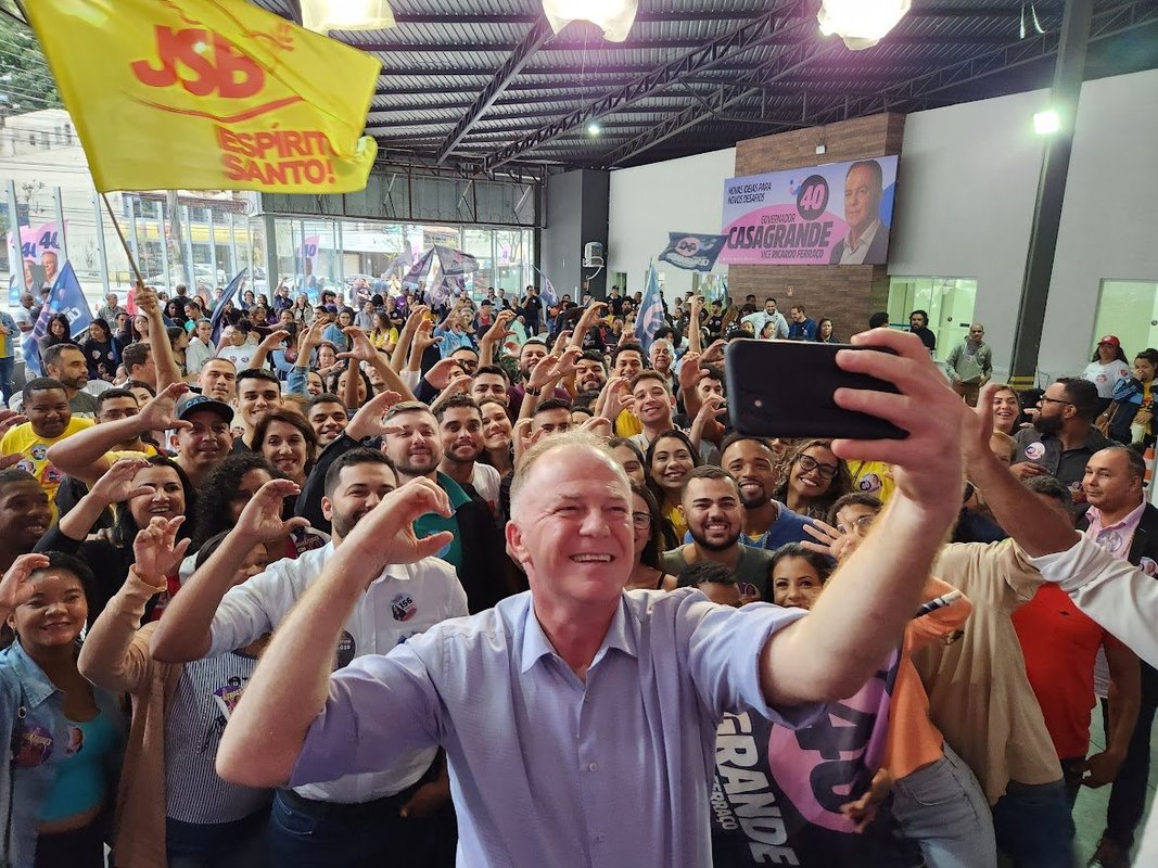 Casagrande é o primeiro candidato a assinar compromisso de políticas públicas para juventudes