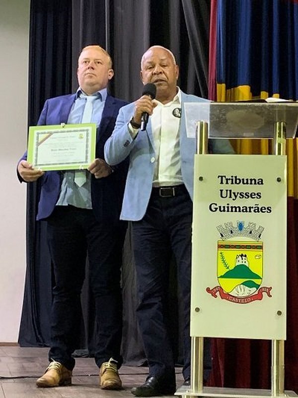 ‘Emocionado e honrado’, Juarez Vieira é homenageado com o título de ‘Cidadão Castelense Ausente’